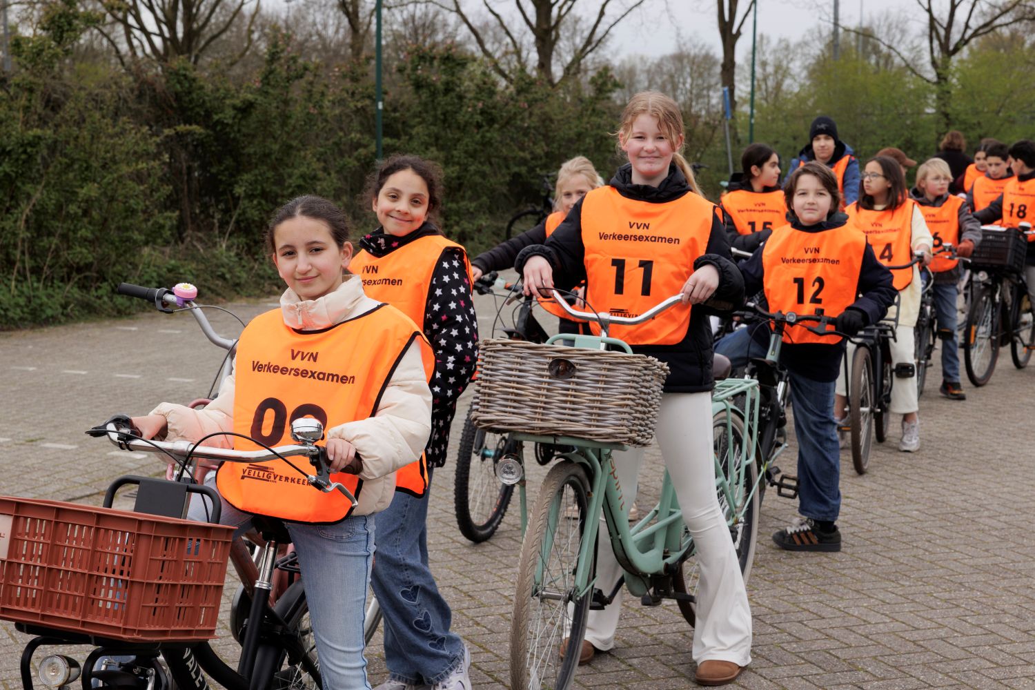 Achthonderd Veenendaalse basisschoolleerlingen leggen deze week praktisch verkeersexamen af